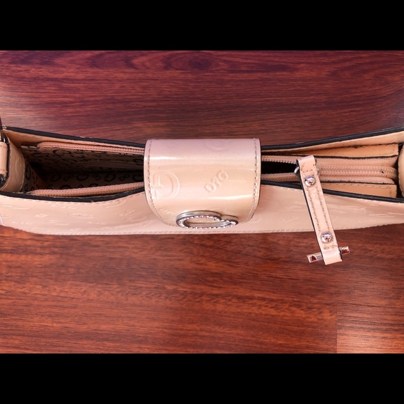 Guess Purse - Good condition 🌸 - Picture 2 of 6